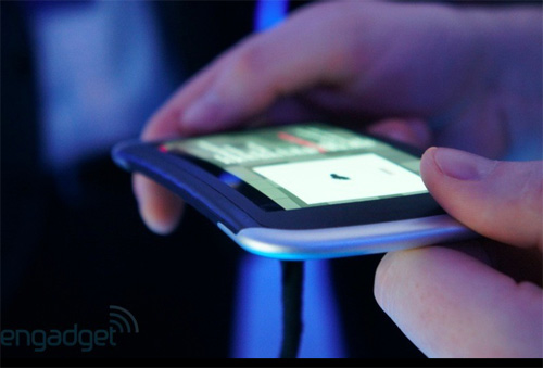 Telefon Nokia flexibil prezentat sub formă de prototip la Nokia World 2011 (Video)