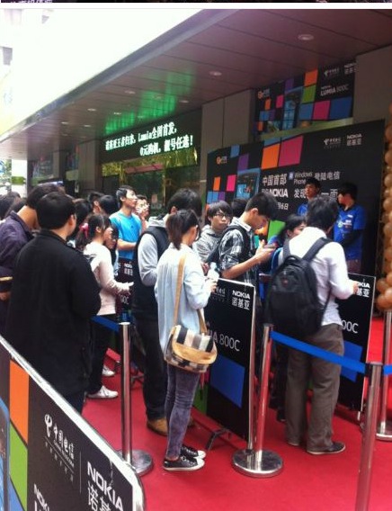 La coadă pentru Nokia Lumia 800C - nebunie În China!
