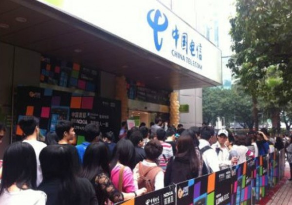 La coadă pentru Nokia Lumia 800C - nebunie În China!