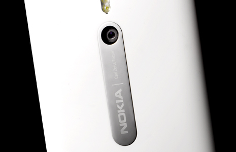 Nokia Lumia 800 În varianta albă