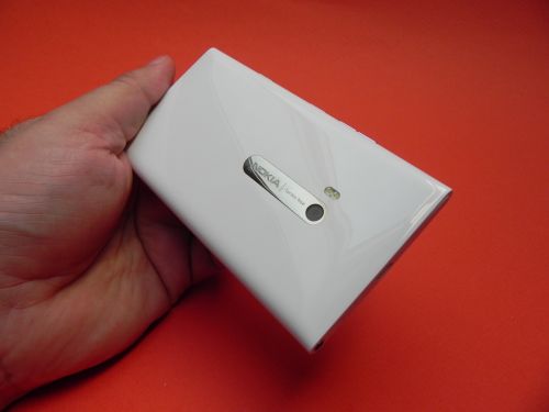 Nokia Lumia 900 - partea spate