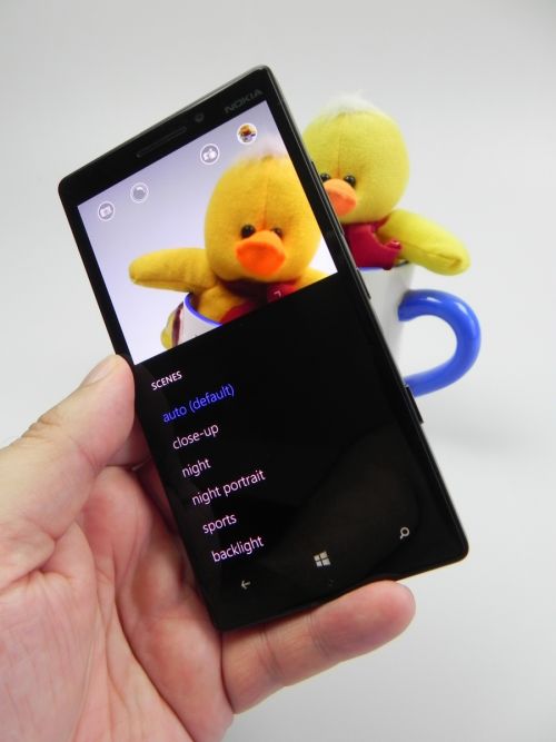 Nokia Lumia 930 dispune de o cameră Pureview de 20 de megapixeli