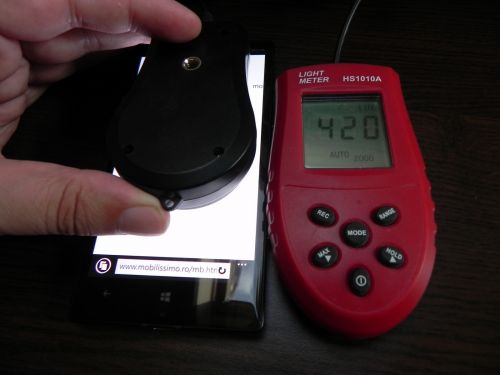 Luminozitate ecran Nokia Lumia 930 - 420 LUX