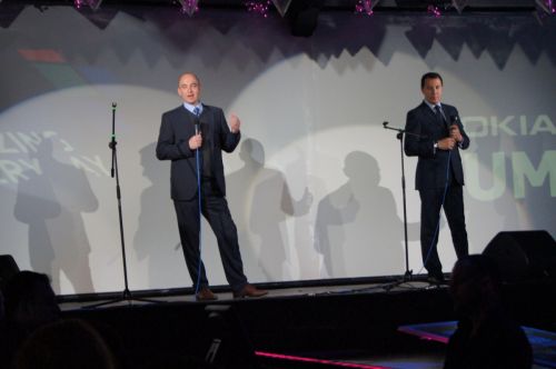 Momentul introductiv a fost scurt și la obiect. A vorbit reprezentantul de la cel mai Înalt rang pentru România și Ungaria - Marcus Storkel, Ronald Binkofski - CEO al Microsoft România și un vicepreședinte italian de la divizia europeană a Nokia