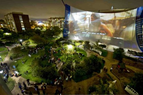 Nokia N8 se conecteaza la cel mai mare ecran de cinema din lume: multimedia la puterea a doua!