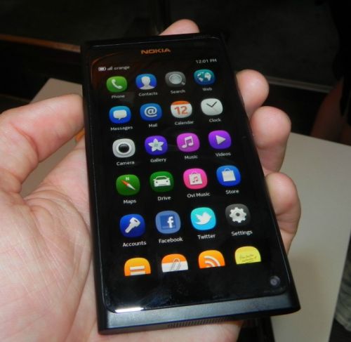  Nokia N9 disponibil prin precomandă în România, la preţul de 549 de euro