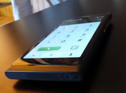 Nokia N9, prezentat În premieră În România! Iată experiența noastră hands-on cu primul telefon MeeGo! (Video)