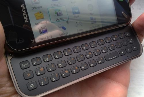 Utilizatorul unui Apple iPhone trece la Nokia N97 mini... concluziile aici!