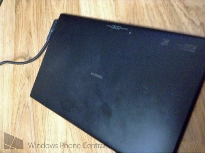 O misterioasă tabletă Nokia cu Windows RT apare În imagini