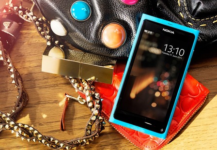 Idei de cadou pentru 8 Martie: Telefoane mobile pentru toate gusturile