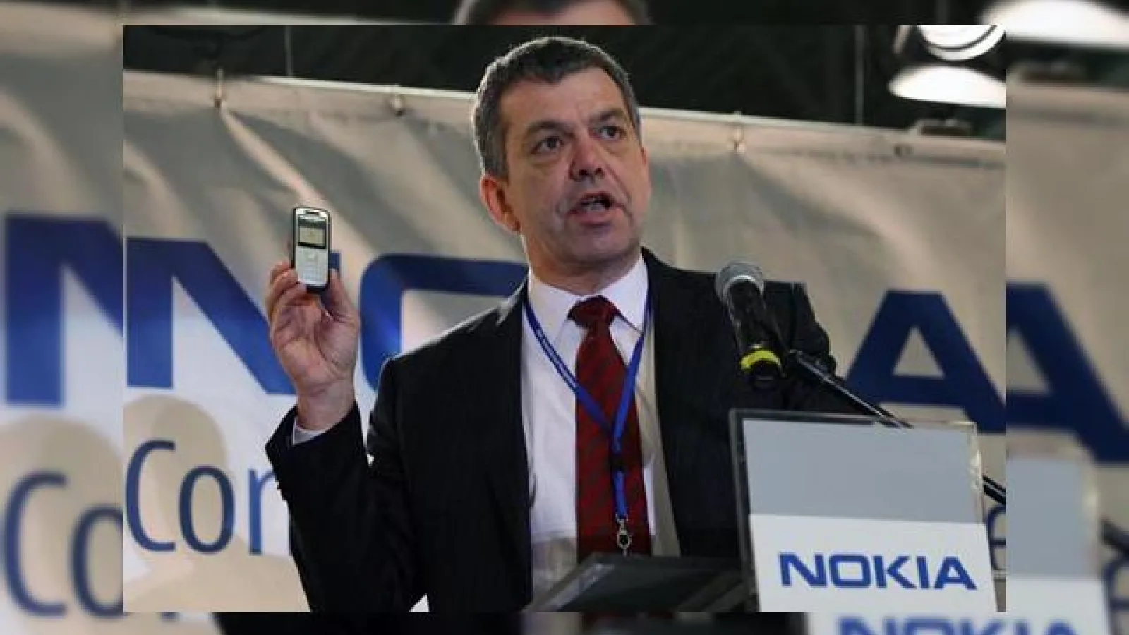 Un milion de telefoane "Made in Romania" sosesc de la Jucu