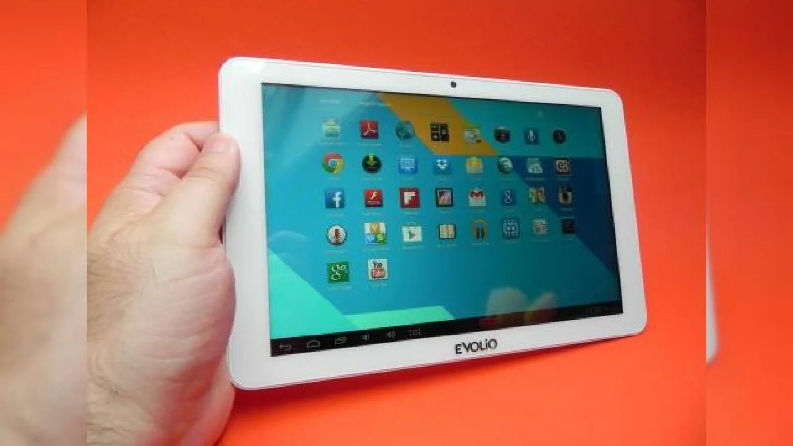 Review Evolio Quadra: design atractiv, ecran deloc rău și per total o tabletă quad core de calitate (Video)