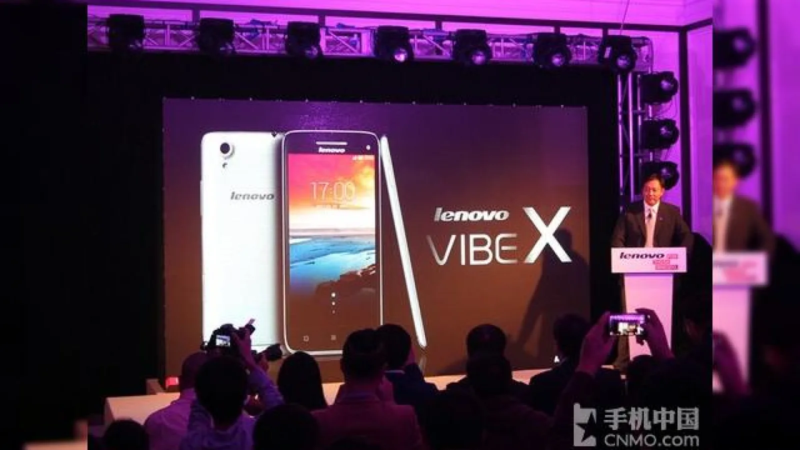 Lenovo lansează noul smartphone Vibe X: ultrasubtire și dotat cu ecran de 5 inch