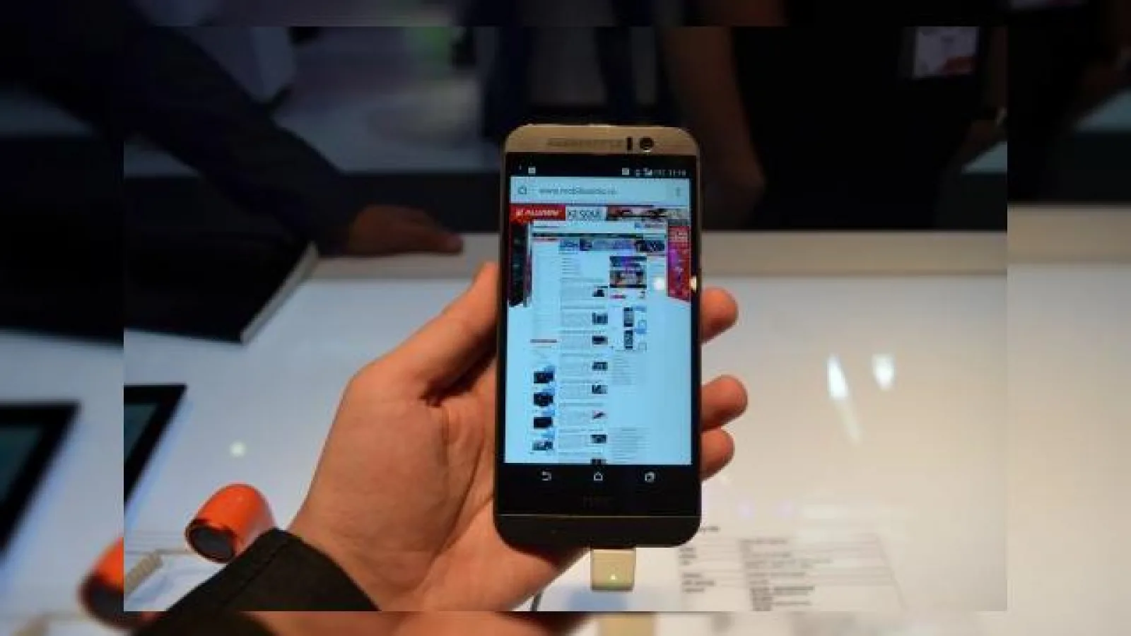 Lansarea comercială a lui HTC One M9 amânată din cauza unor probleme software