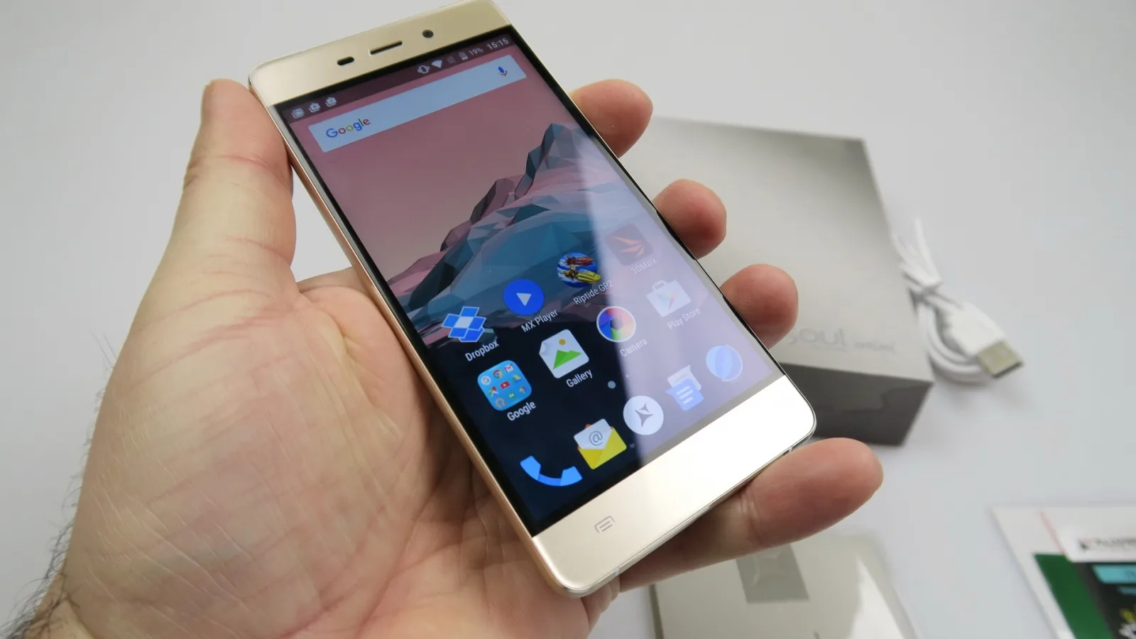 Smartphone-ul Allview X3 Soul Mini are câștigător; acesta se numește Ghioci Ciprian și este din Brașov