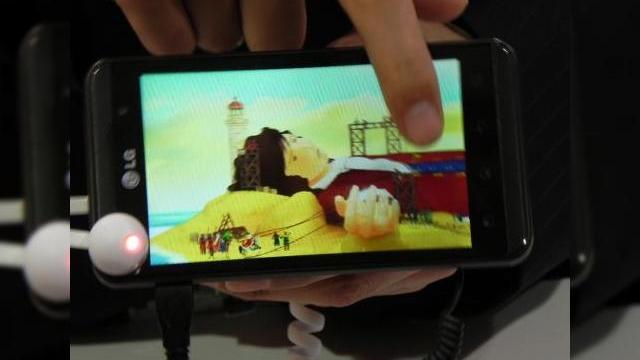 <b>MWC 2011: LG Optimus 3D aduce tehnologia 3D pe micile ecrane; iată cum se comportă handsetul! (Video)</b>Am avut în sfârșit ocazia în cadrul Mobile World Congress 2011 se luăm contact cu tehnologia 3D, în varianta sa portabilă, atât prin intermediul tabletei LG Optimus Pad, cât și prin handsetul LG Optimus 3D. Acest telefon a putut fi văzut în...