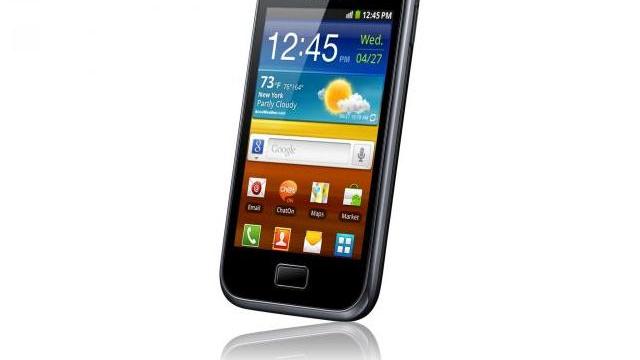 <b>Samsung Galaxy Ace Plus - detaliile oficiale</b>A fost prezentat un urmaș pentru telefonul Samsung Galaxy Ace care am observat în magazinele online din .ro că se vinde excelent în ultima perioadă. Este unul dintre telefoanele Android care copiază cel mai mult aspectul lui iPhone 4. Samsung...