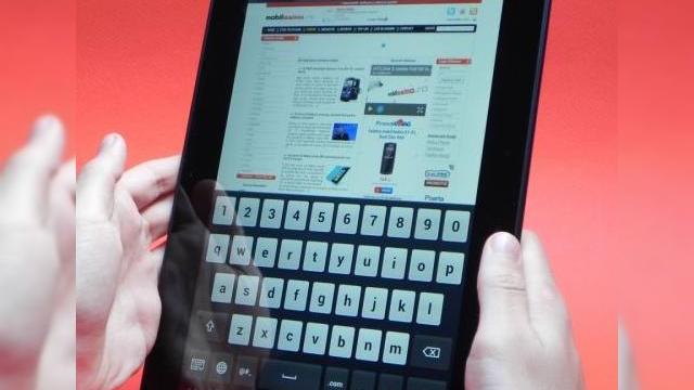 <b>Review ASUS Transformer Pad 300 - tableta quad core cu OS fluid, baterie impresionantă, porturi variate (Video)</b>ASUS Transformer Pad 300 este considerat de mulți o tabletă pentru mase, o versiune mai ieftină de Transformer Prime sau pur și simplu o nouă tableta quad core de la ASUS. Nouă ne-a sosit în teste acest terminal cu o săptămână în urmă și am...