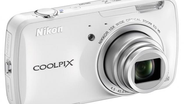 <b>Nikon Coolpix S800c - cameră foto cu Android și informațiile oficiale</b>Nikon a lansat o cameră foto care a stârnit foarte multe reacții la nivel internațional - S800c aduce Android 2.3 Gingerbread pe un display touch de 3.5 inch. Să vedem și restul specificațiilor tehnice: senzor BSI-CMOS de 16 Megapixeli;...