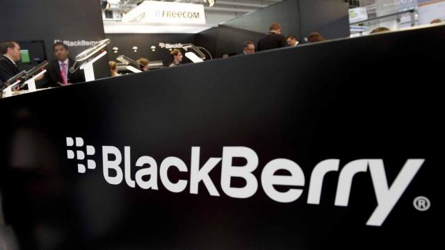 <b>Samsung ar putea achiziționa compania BlackBerry; o serie de prime zvonuri ajung pe web</b>Cu toate că BlackBerry a avut un sfârșit de an 2014 destul de promițor, aceștia lansând pe piață modele foarte atractive ca și Passport sau BlackBerry Classic, se pare că cei din conducerea companiei canadiene ar putea recurge la o vânzare....