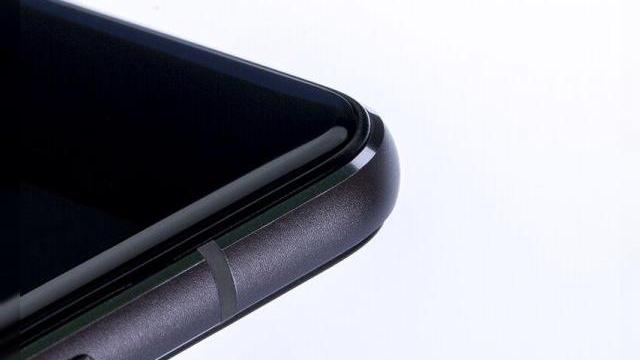 <b>Vivo X5 Pro are parte de o nouă scăpare, care detaliază ecranul său 2.5D cu margini înguste</b>Vivo X5 Pro a mai avut parte de scăpări în ultima vreme, dar azi putem vedea îndeaproape o imagine ce ne prezintă ecranul sau cu margini foarte înguste. Aparent acesta este un ecran de 6 inch de tip 2.5D. Carcasa este una...