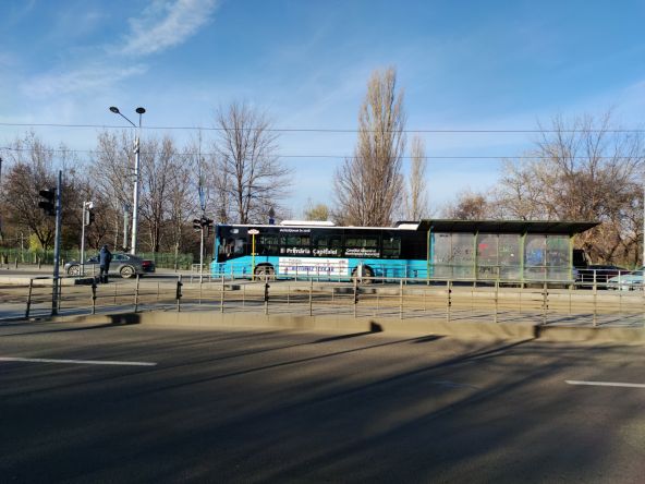 Cine vrea capturi imense de 108 MP să le disece, ei bine le avem pe acelea cu autobuzele Primăriei Bucureşti la stop