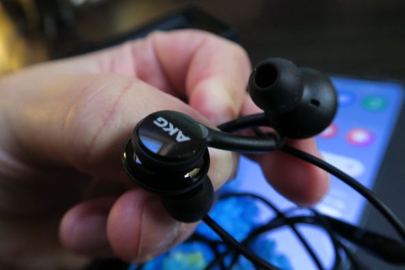 Căștile lui Samsung Galaxy S20+