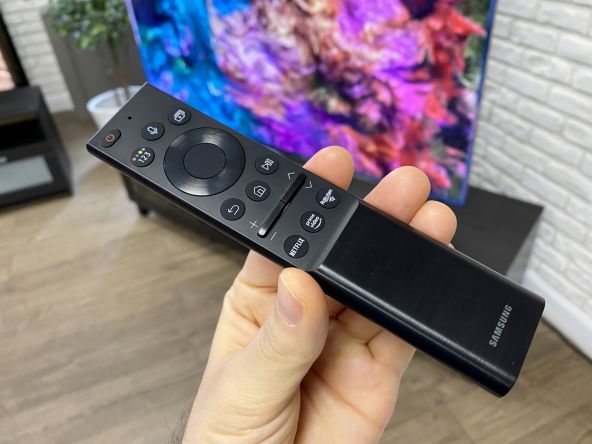 Samsung Neo QLED 4K si 8K telecomanda