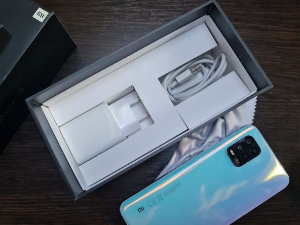 Xiaomi Mi 10 Lite 5G, conținutul cutiei
