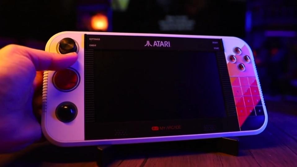 CES 2025: Gamestation Go aduce Trak-ball, Paddle și Keypad; Atari readuce farmecul arcade-urilor clasice