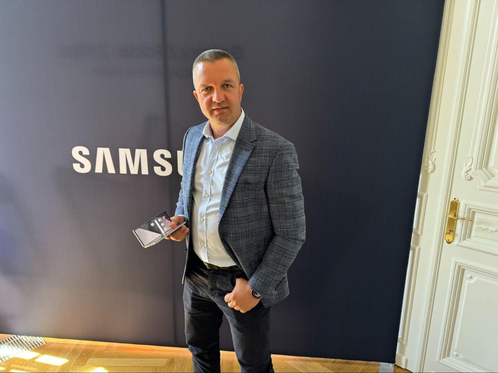 Interviu cu Tiberiu Dobre, oficial Samsung Electronics România