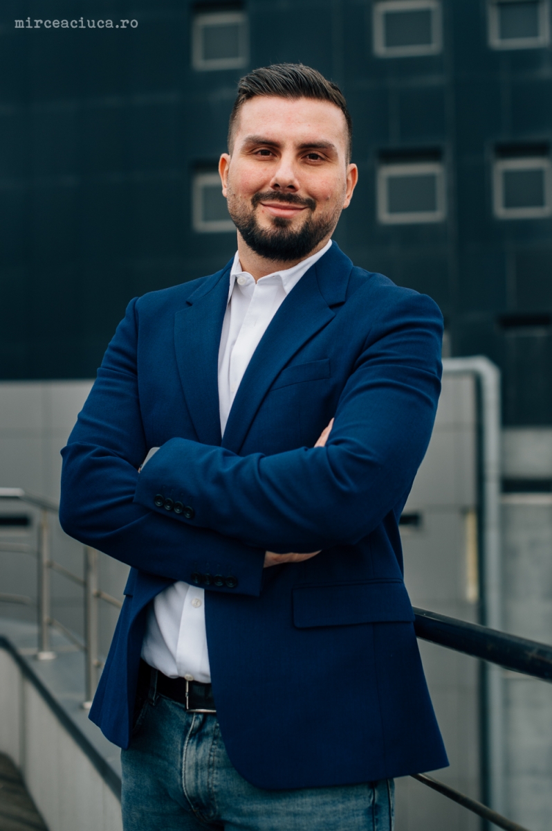 Românii preferă sfatul familiei în locul AI-ului; doar 16% se bazează pe inteligența artificială la cumpărături