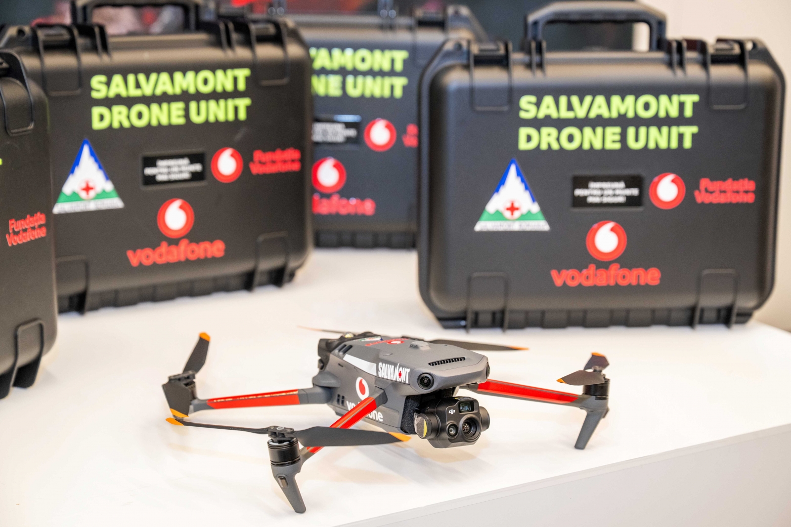 Vodafone a livrat 40 de drone DJI Mavic 3T către Salvamont România