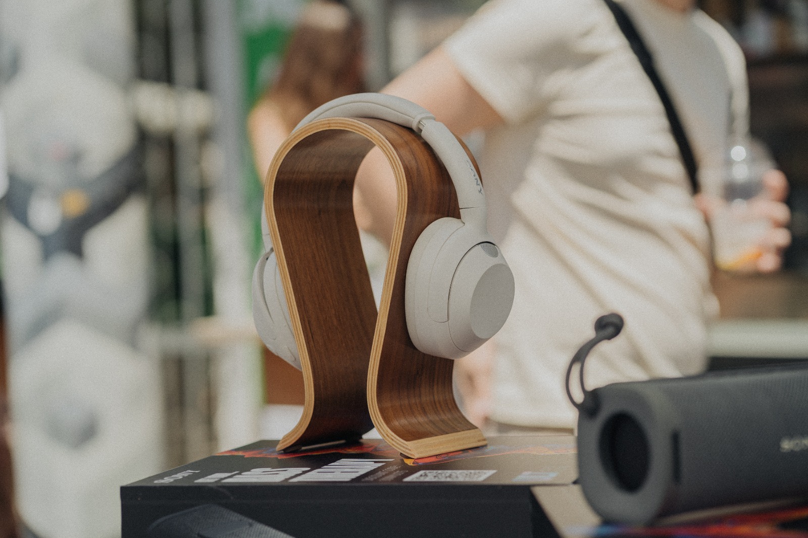 Muzică puternică și evenimente de zi; Sony lansează Bass Therapy în spațiul urban