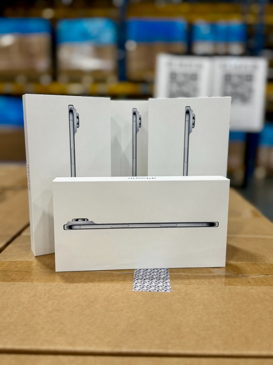 iPhone Air iese din rând chiar din cutie; Profilul lateral apare pe ambalaj, spre deosebire de restul modelelor