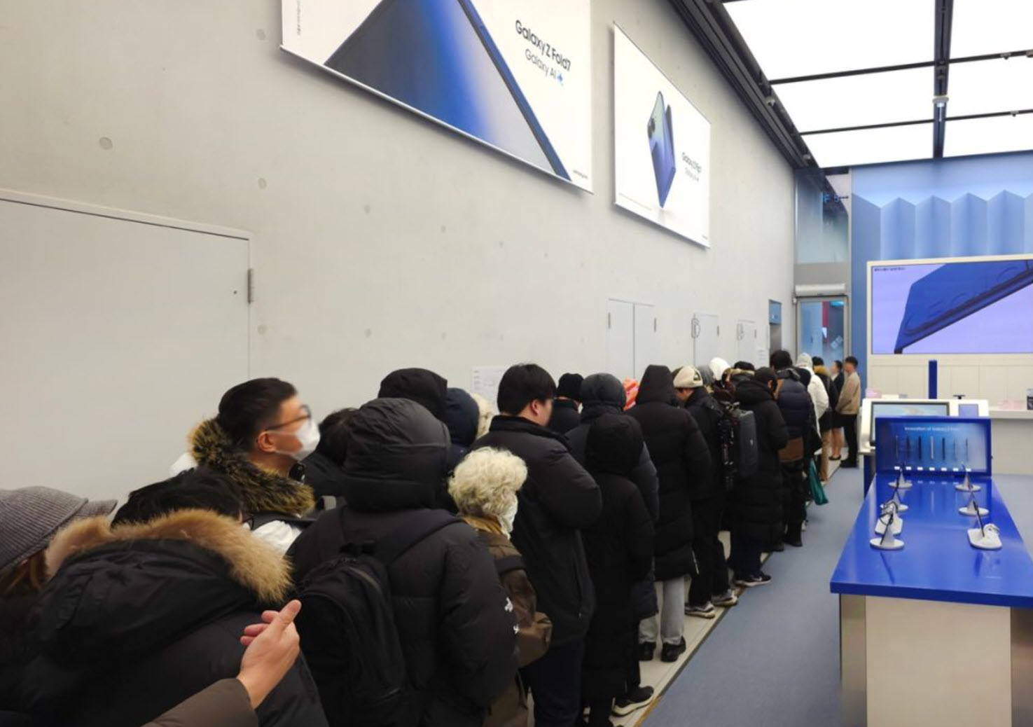 Samsung Galaxy Z TriFold, telefon triplu pliabil, lansare Coreea, Snapdragon 8 Elite, Galaxy AI