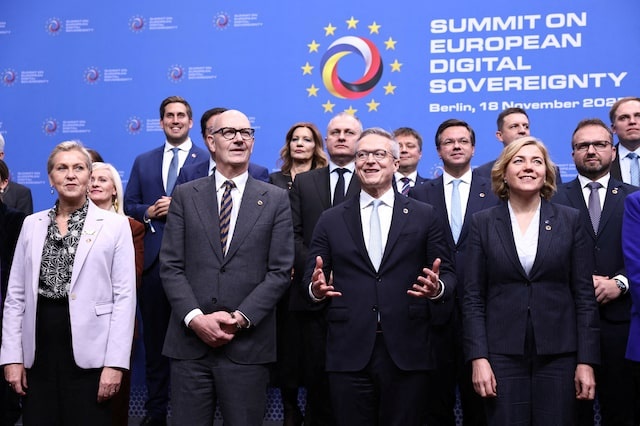Uniunea Europeană vrea să limiteze accesul Starlink și Amazon la spectrul satelitar - două treimi ar putea fi rezervate companiilor europene