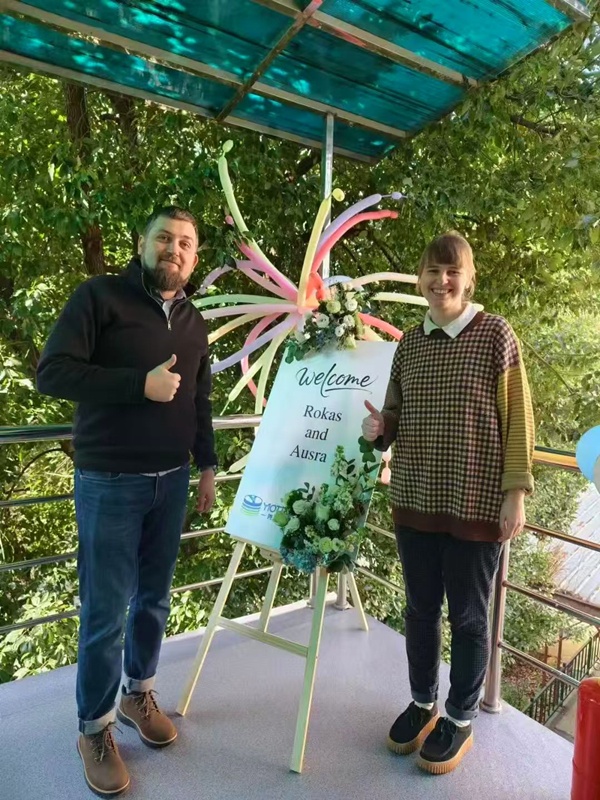 Printre noii membri ai echipei se numără Rokas Drevinskas, fost cercetător principal implicat în proiectul Microsoft Project Silica, o inițiativă asemănătoare bazată pe stocarea datelor în sticlă.