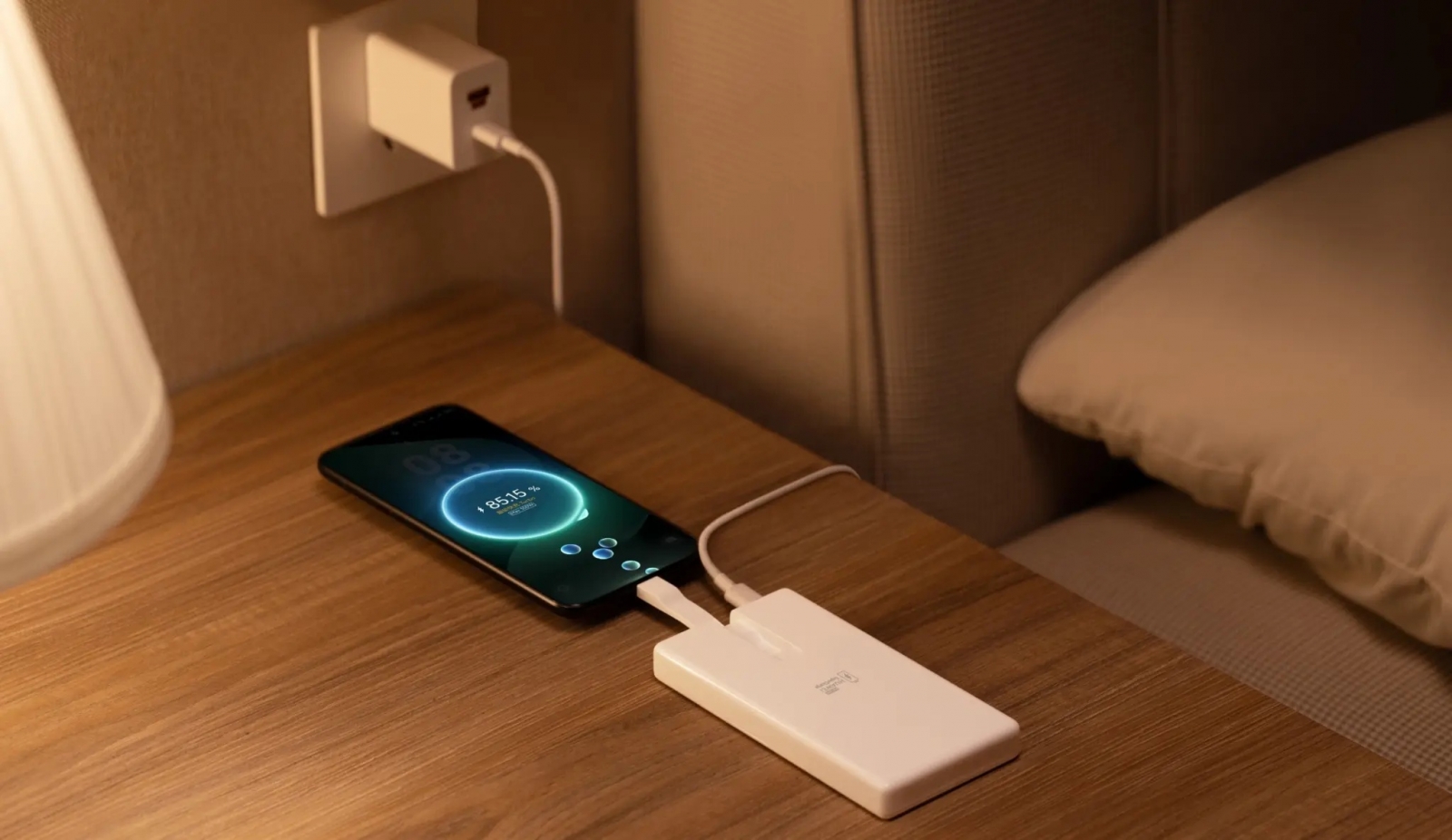 Noul power bank Huawei se încarcă la 100 W și poate fi găsit din telefon