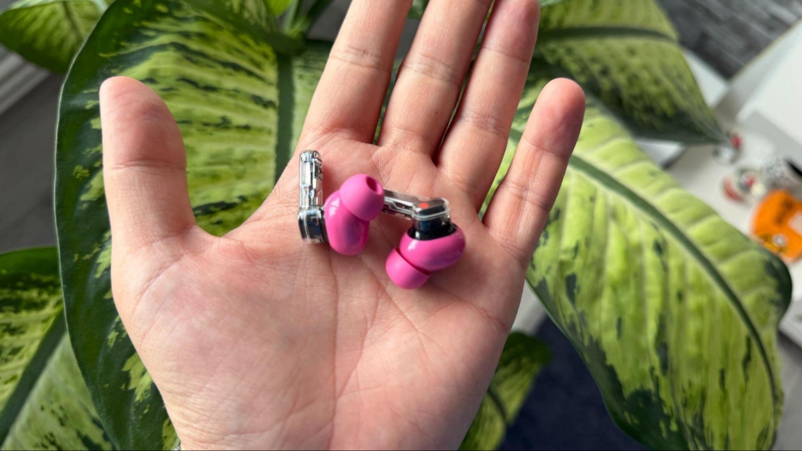 Nothing Ear (3a) Review: design transparent, autonomie bună și funcții AI utile