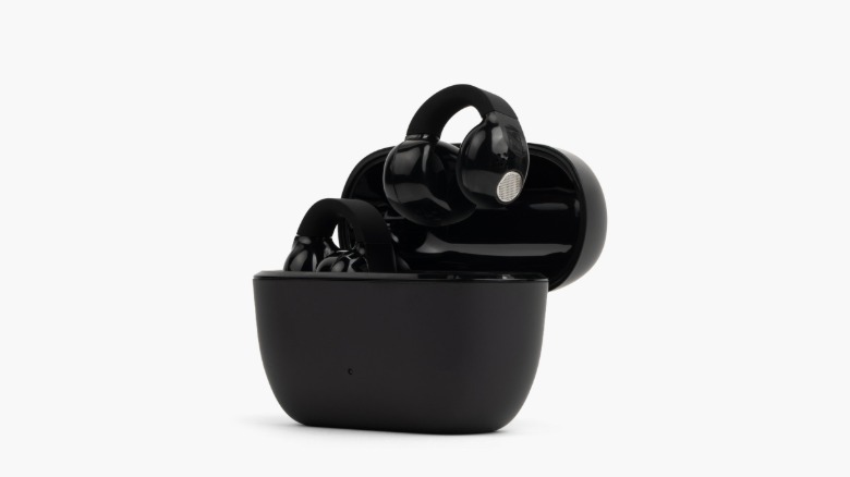 Sennheiser Accentum Clip intră pe zona open-ear; Căștile promit 9 ore de autonomie la o încărcare