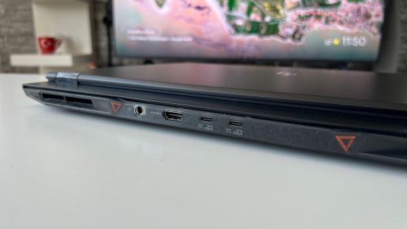Acer Nitro 18 AI AN18-61 