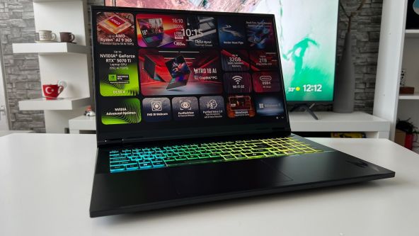 ACER Nitro 18 AI (AN18-61) 