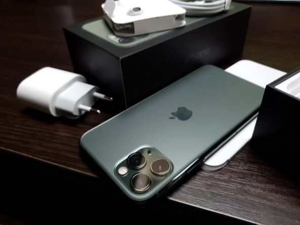 Apple iPhone 11 Pro unboxing (conținutul cutiei / accesorii)