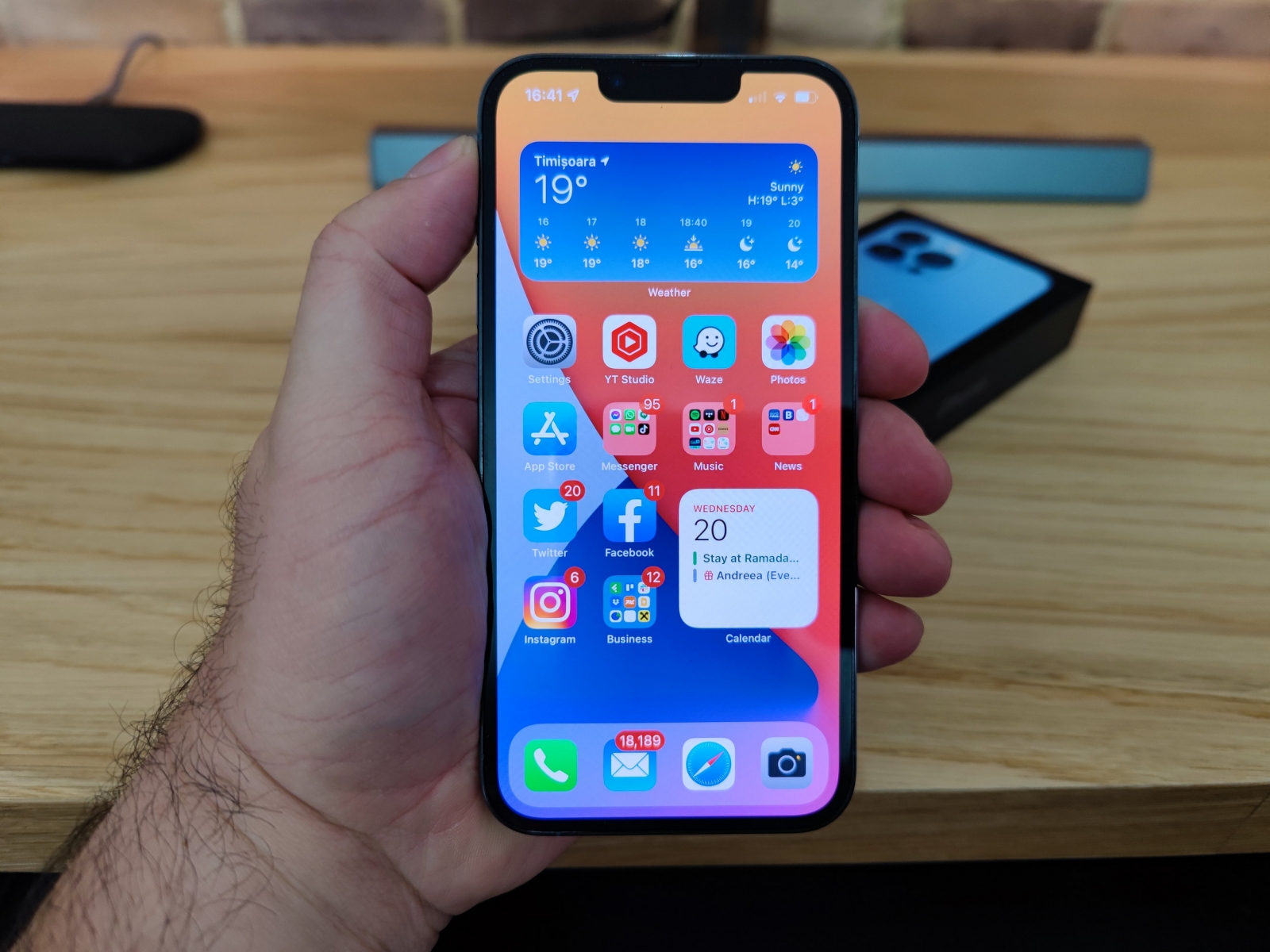 Apple iPhone 13 Pro: Display satisfăcător în toate privinţele în afară de  breton