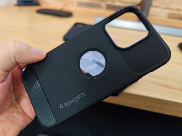 SPIGEN Rugged Armor Black