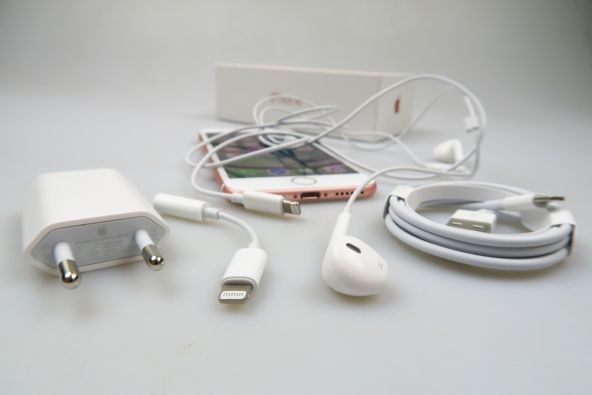 Apple iPhone 7 Unboxing
