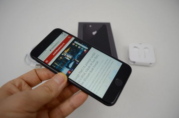 Apple iPhone 8 scos din cutie