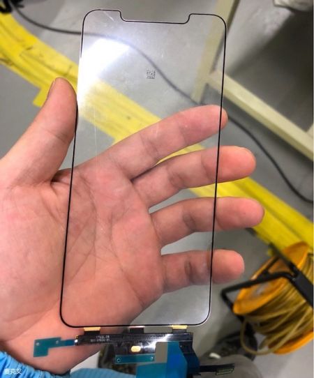 iPhone-ul cu ecran OLED de 6.5 inch ar putea veni pe auriu, cu două slot-uri SIM; Apare şi rezoluţia sa într-o scăpare