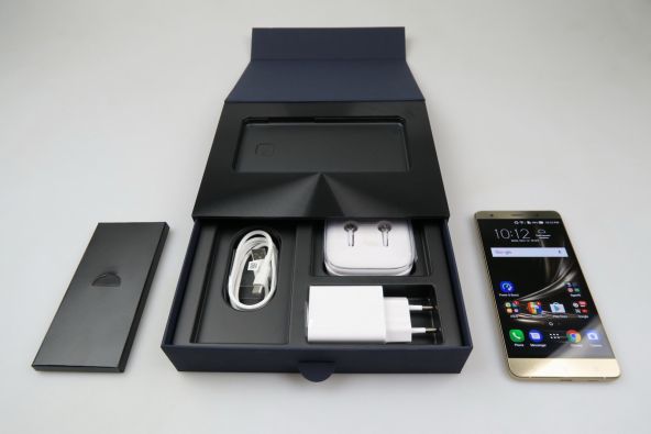 ASUS ZenFone 3 Deluxe ZS570KL continutul cutiei